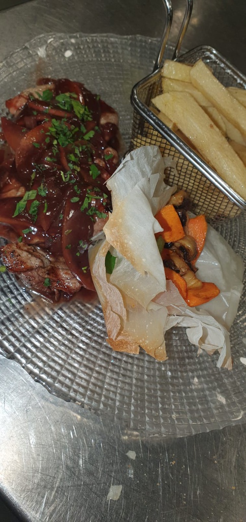 SOLOMILLO CERDO CON SALSA DE MANZANA
