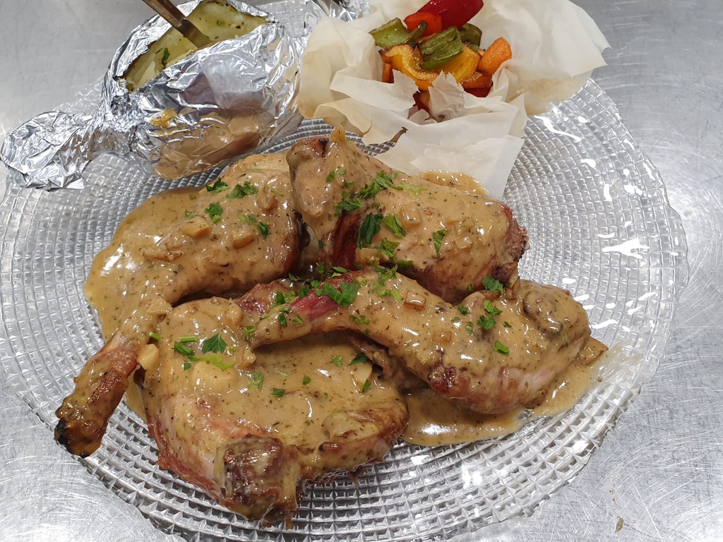 RABBIT IN A THIN SAUCE OF GARLIC