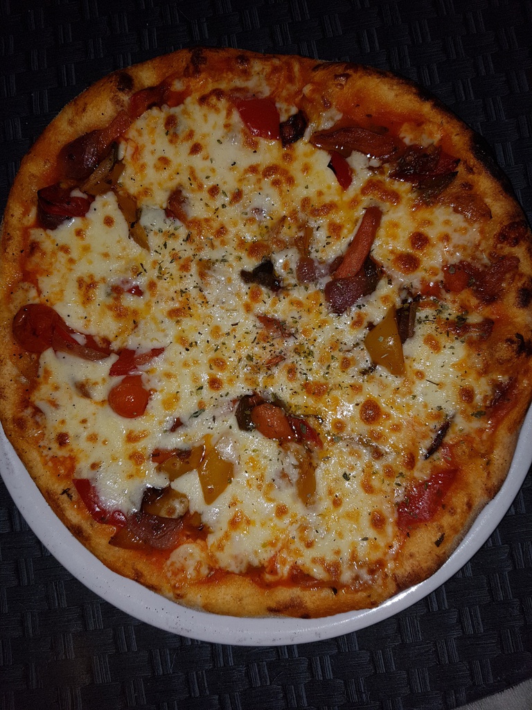 PIZZA VEGETARIAN, Tomato,mozzarella,mushrooms,pepper,onions, carrot, zucchini