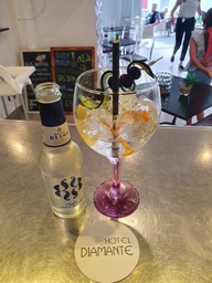 GIN TONIC