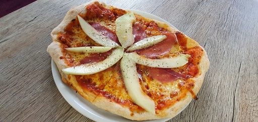 PIZZA MELON AND SERRANO HAM